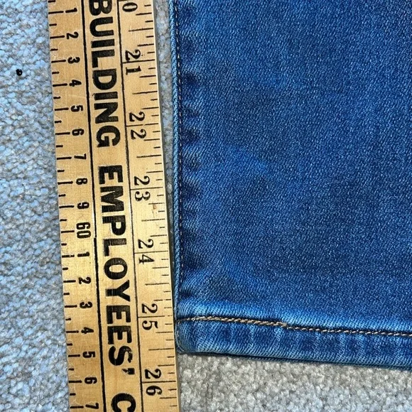 Levi's Women's Premium Ribcage Straight Ankle Jeans Size 26 - Picture 13 of 13